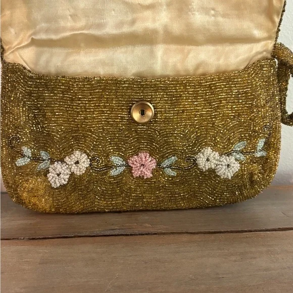 Vintage Embroidered Floral Clutch - Picture 6 of 8